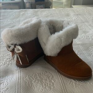 Juicy Couture Brown Winter Boots with White Fur